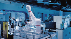 <b>AI系统本身面对“数据饥</b>